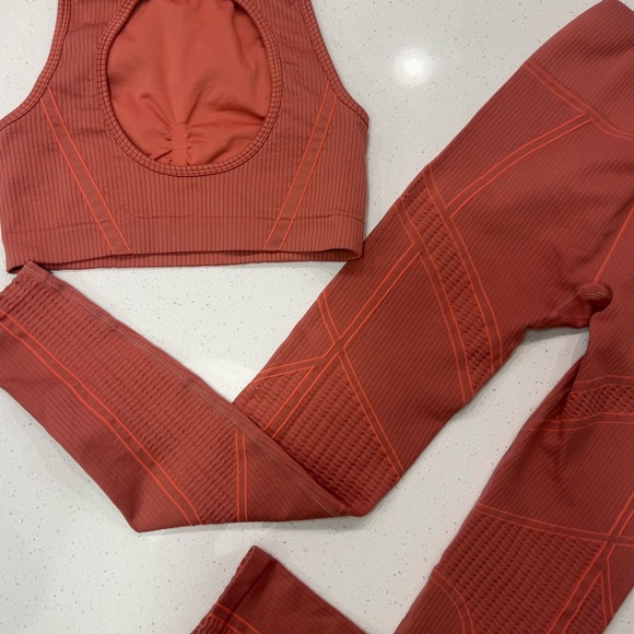 Fabletics Seamless Workout Set (Terracotta/Rustic) - Picture 5 of 7